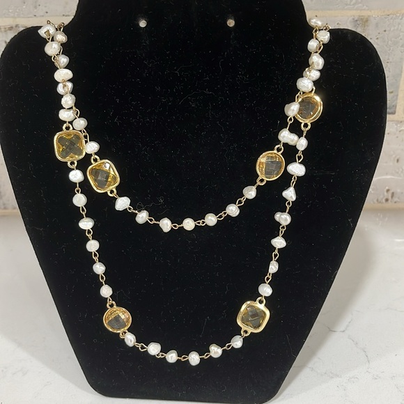 Elegant Pearl and Gold-Tone Chic Necklace NWT - Picture 3 of 6